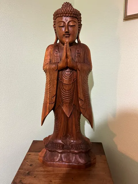 Statue de Bouddha en bois