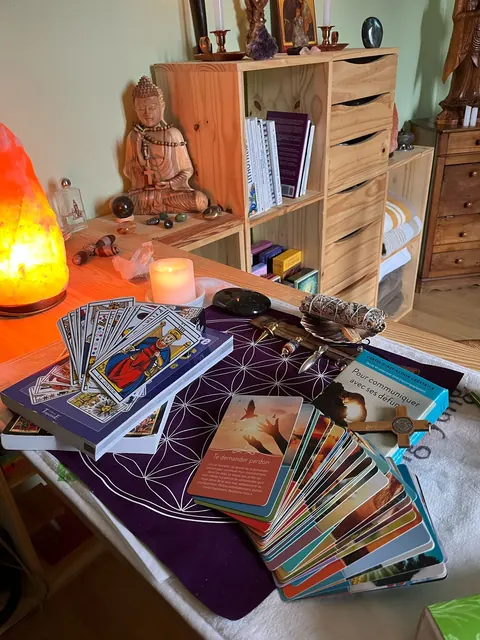 Table de tirage de tarot et lampe de sel